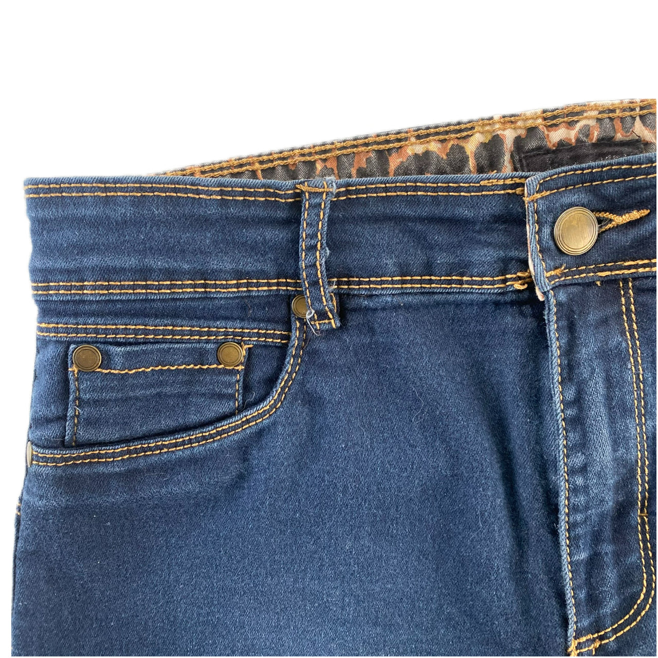 Women's Dark Wash Stretch Denim Capris – Slim Fit & Mid-Rise – Size 8 (Suko)close up pocket details