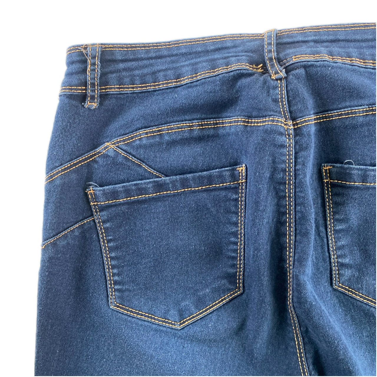 Women's Dark Wash Stretch Denim Capris – Slim Fit & Mid-Rise – Size 8 (Suko)rear pocket view