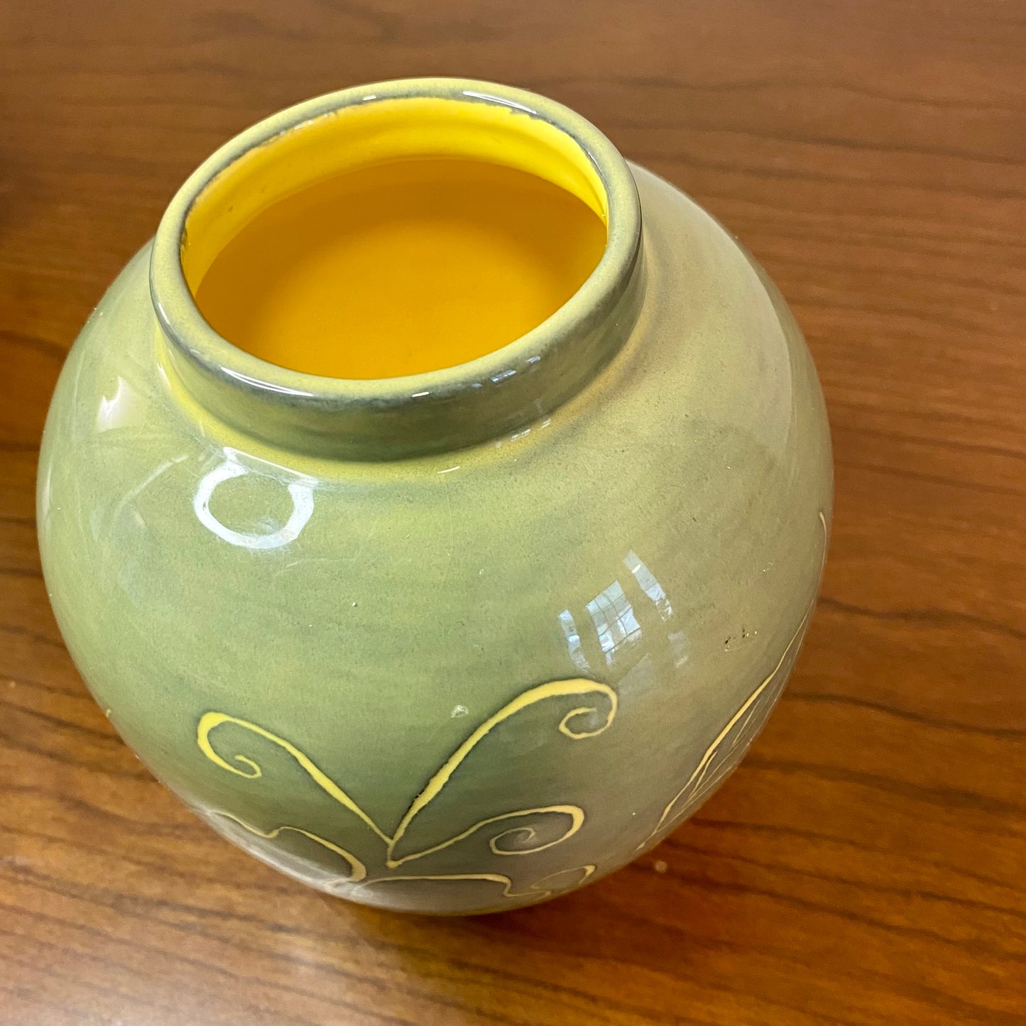 Vase Green Yellow Flower Design 2.5"W x 5"H