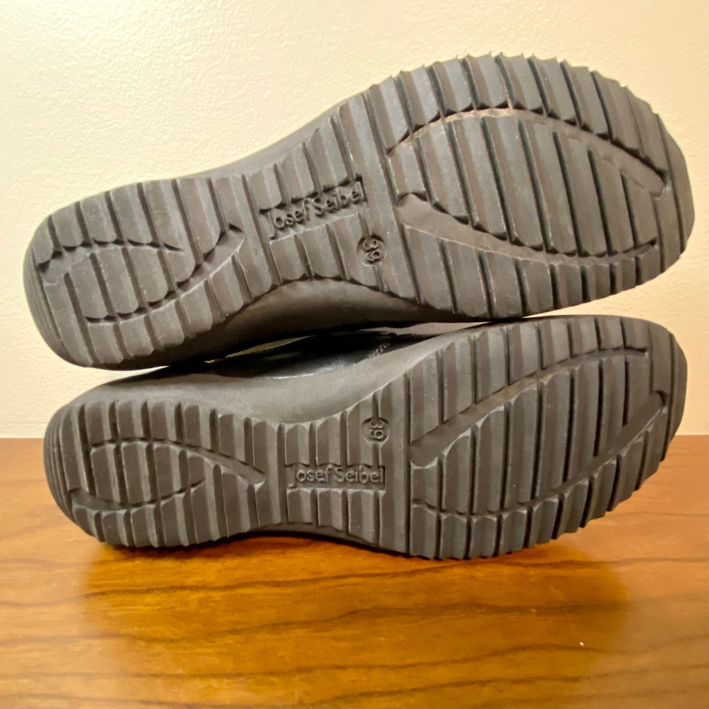 Joseph Seibel Velcro Slip-On Leather Shoe Black Size 39/8.5