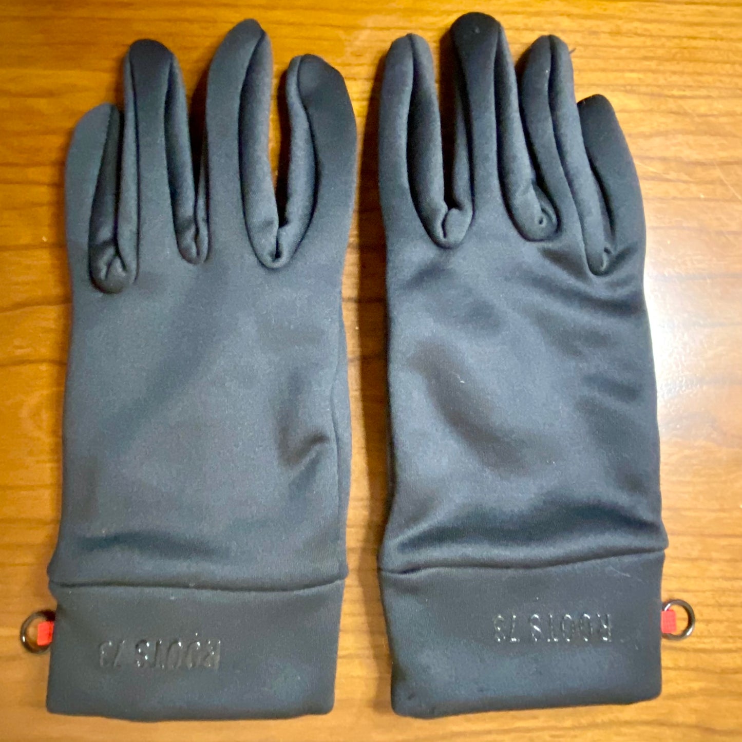Roots Gloves Black Size Men's Small/Women's Large