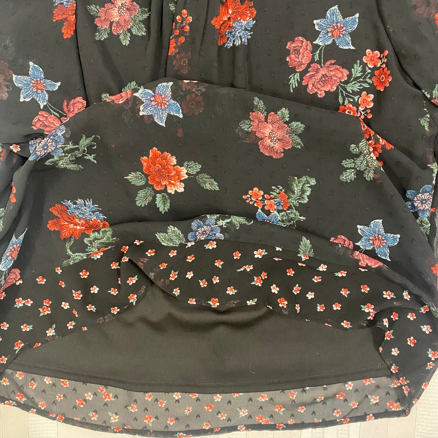 Northern Reflections Women's 3/4 Sleeve Floral Blouse – Black Pattern, Size Large showing lining