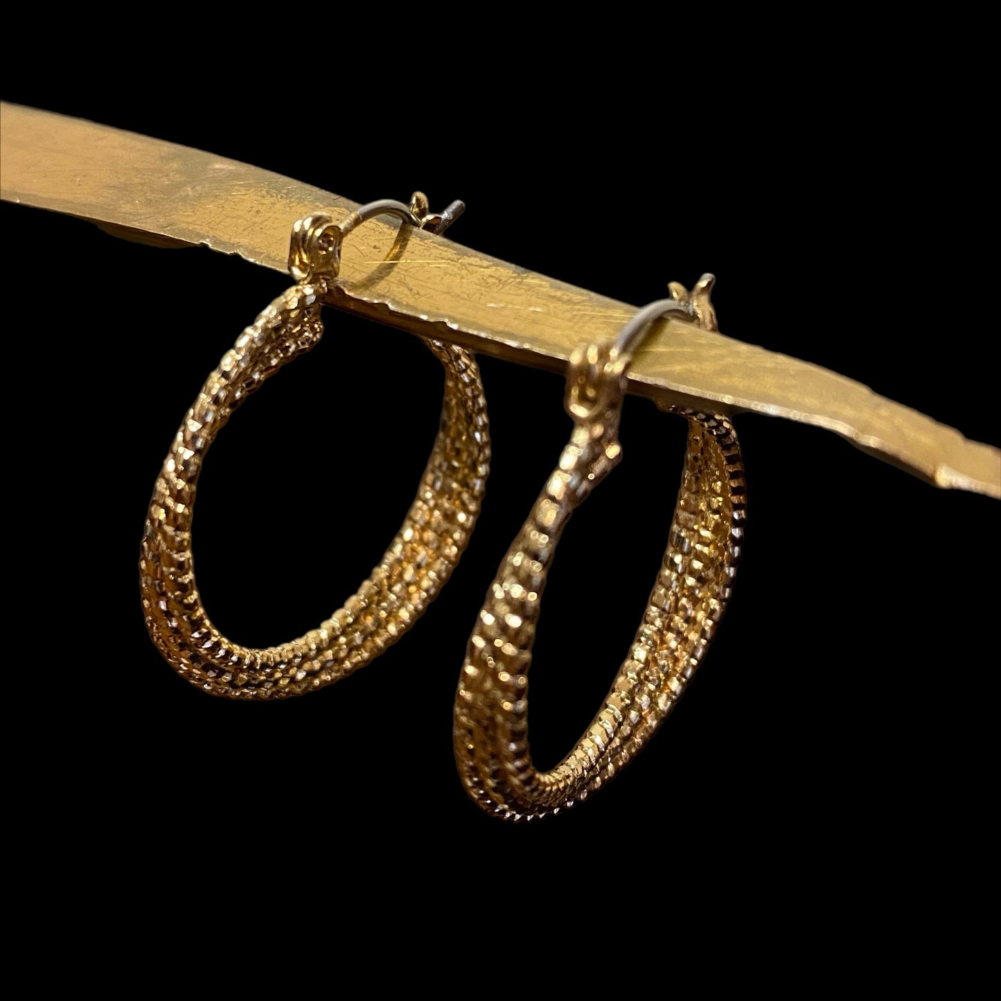 Women's Hoop Gold Fashion Earrings with Saddleback Closure