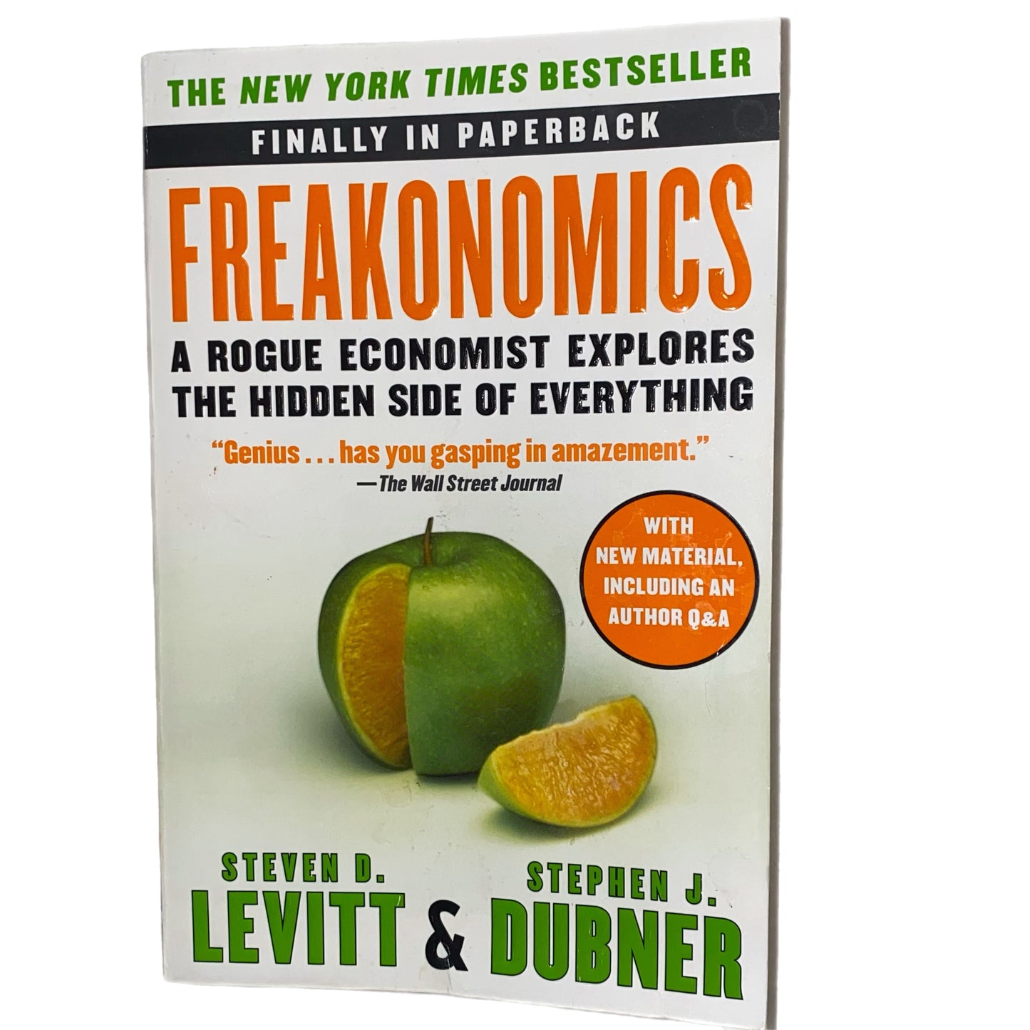 Which is more dangerous, a gun or a swimming pool? Which should be feared more: snakes or french fries? Why do sumo wrestlers cheat? In this groundbreaking book, leading economist Steven Levitt—Professor of Economics at the University of Chicago and winner of the American Economic Association’s John Bates Clark medal for the economist under 40 who has made the greatest contribution to the discipline—reveals that the answers. Joined by acclaimed author and podcast host Stephen J. Dubner, Levitt presents a br