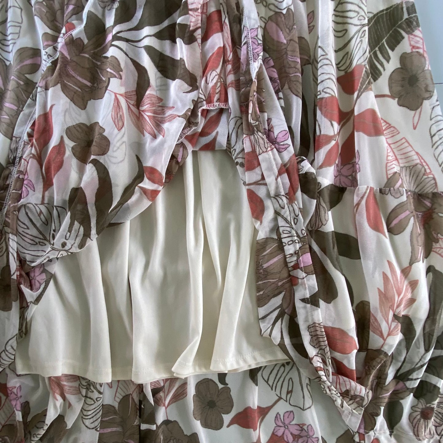 Women's Tiered Midi Skirt – Tropical Leaf Print – Size Large (Ardene) view of lining