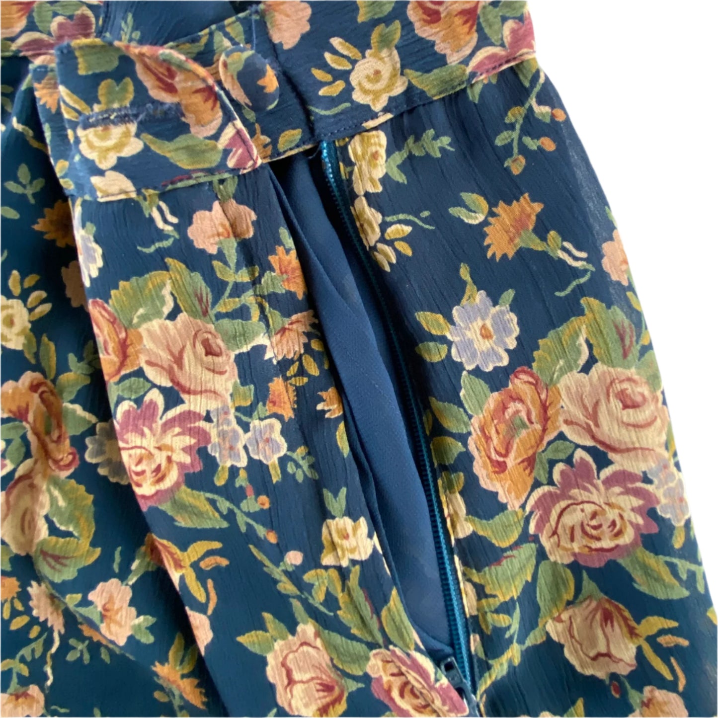 Women's Floral Midi Skirt – Tiered Ruffle – Size 14 (Lizsport) close up view of zipper closure
