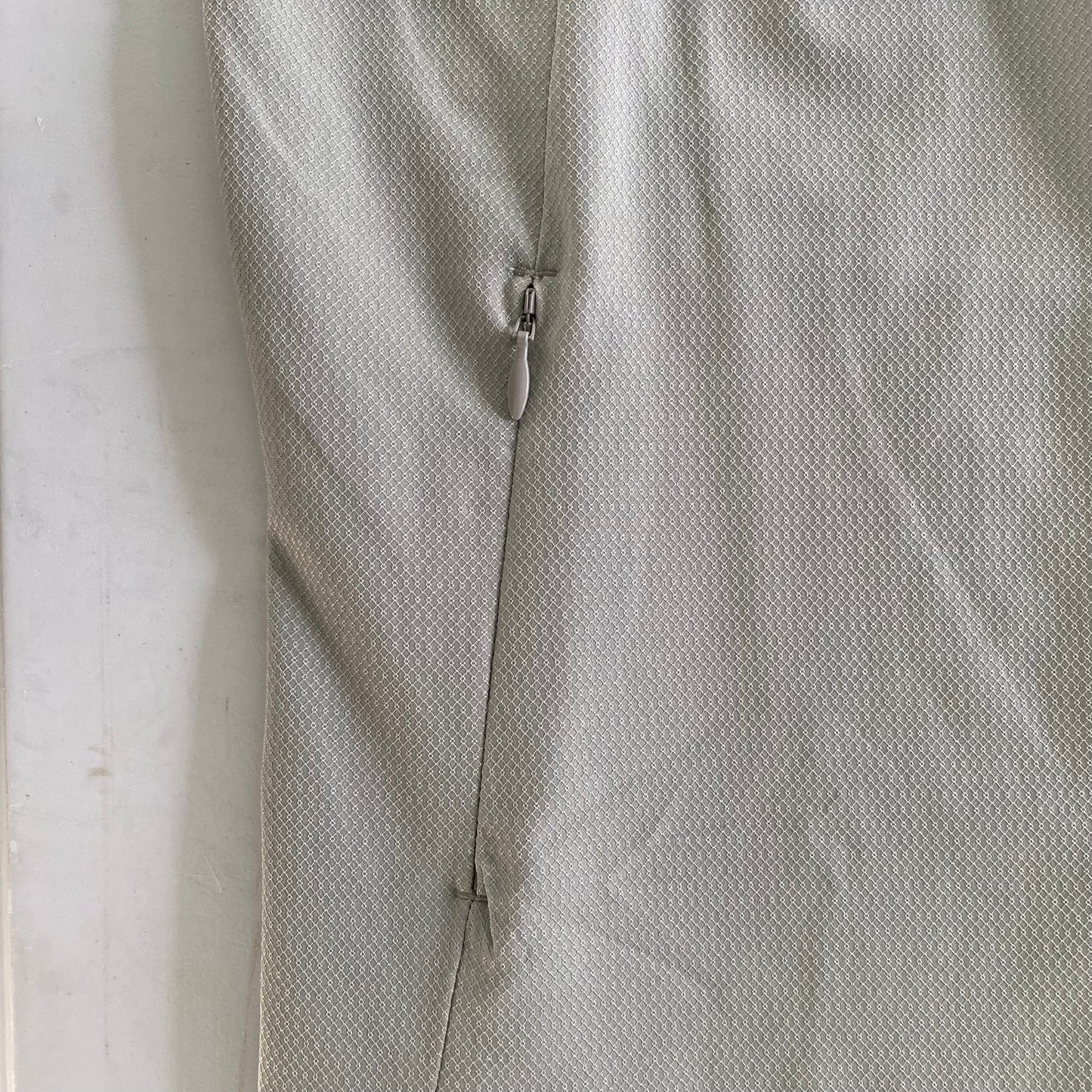 Sleeveless Tech Shirt – Button Front – Olive Green – Size S (Eddie Bauer) zipper pocket