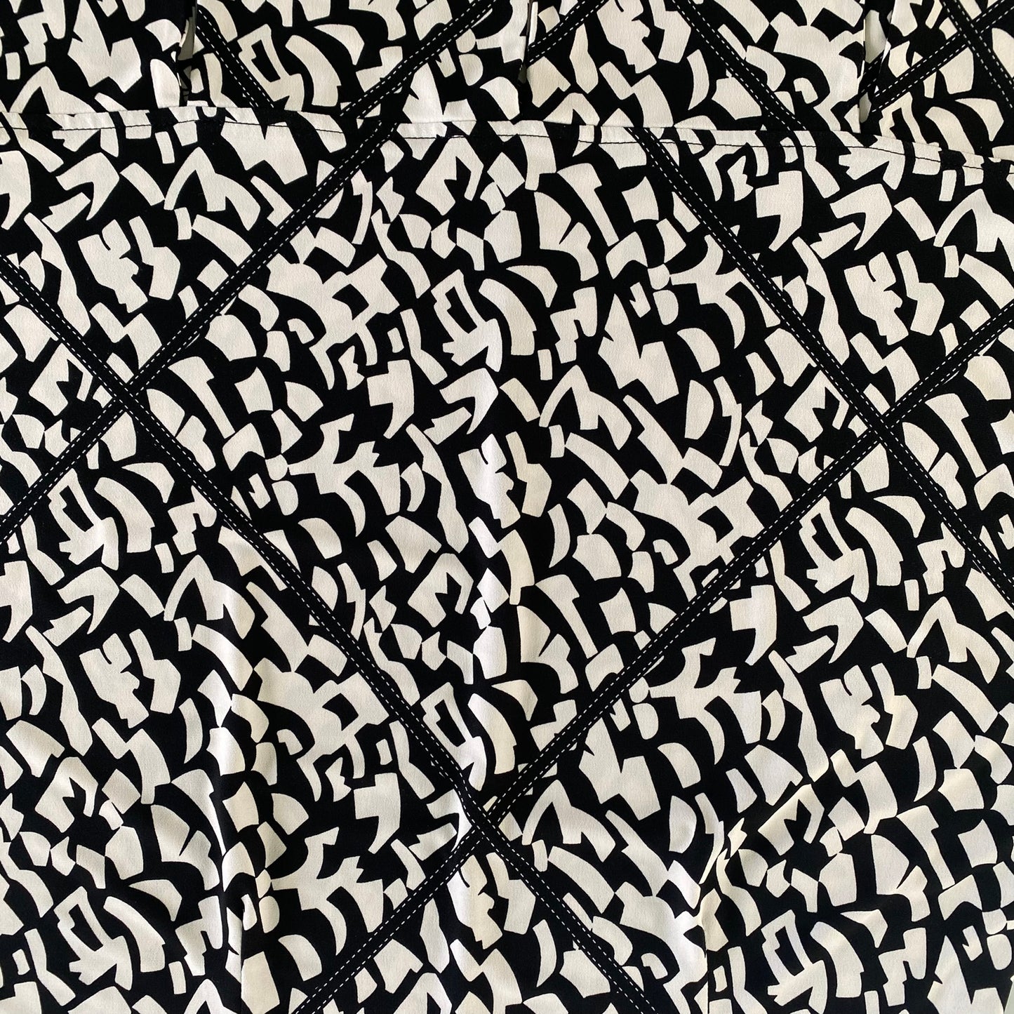 Geometric Print Sleeveless Dress – Knee-Length – Made in Canada – Size 12 (Joseph Ribkoff) close up of pattern