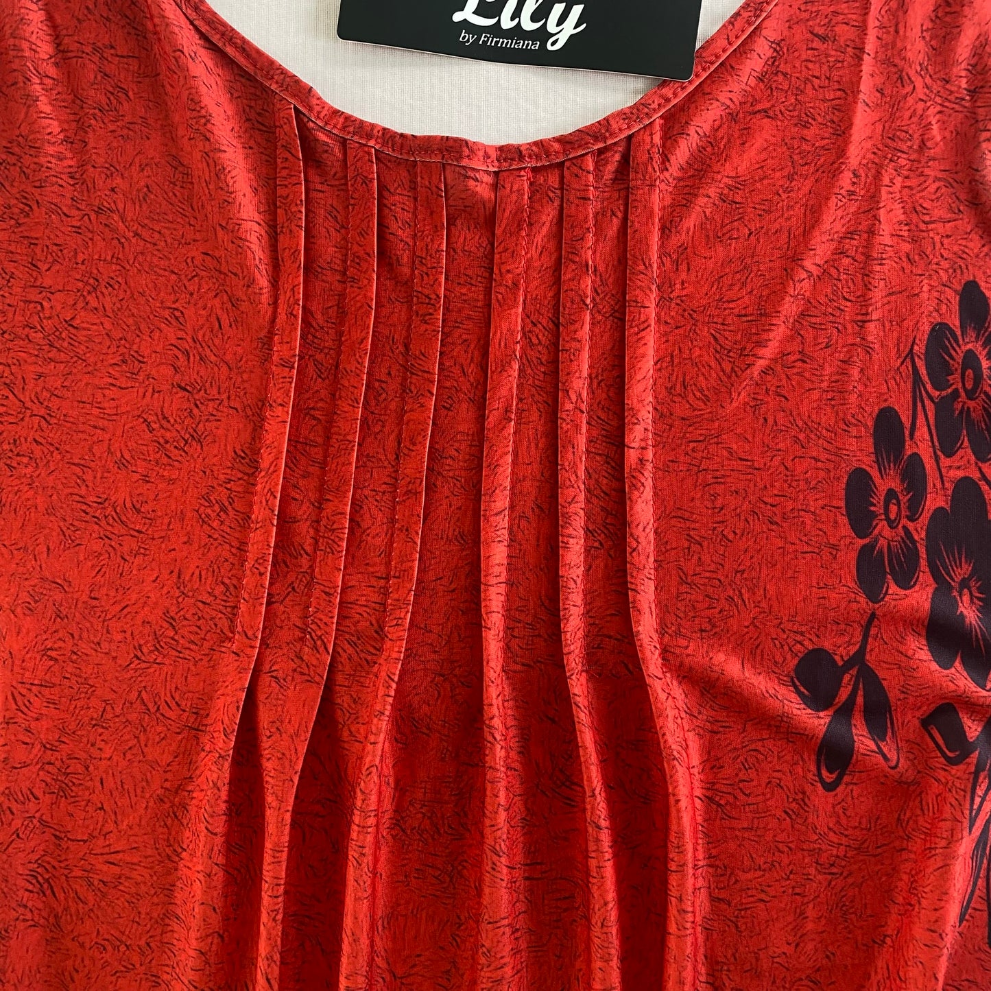 Floral Print Sleeveless Tunic Top – Red & Black – Plus Size 1X (Lily) front detail