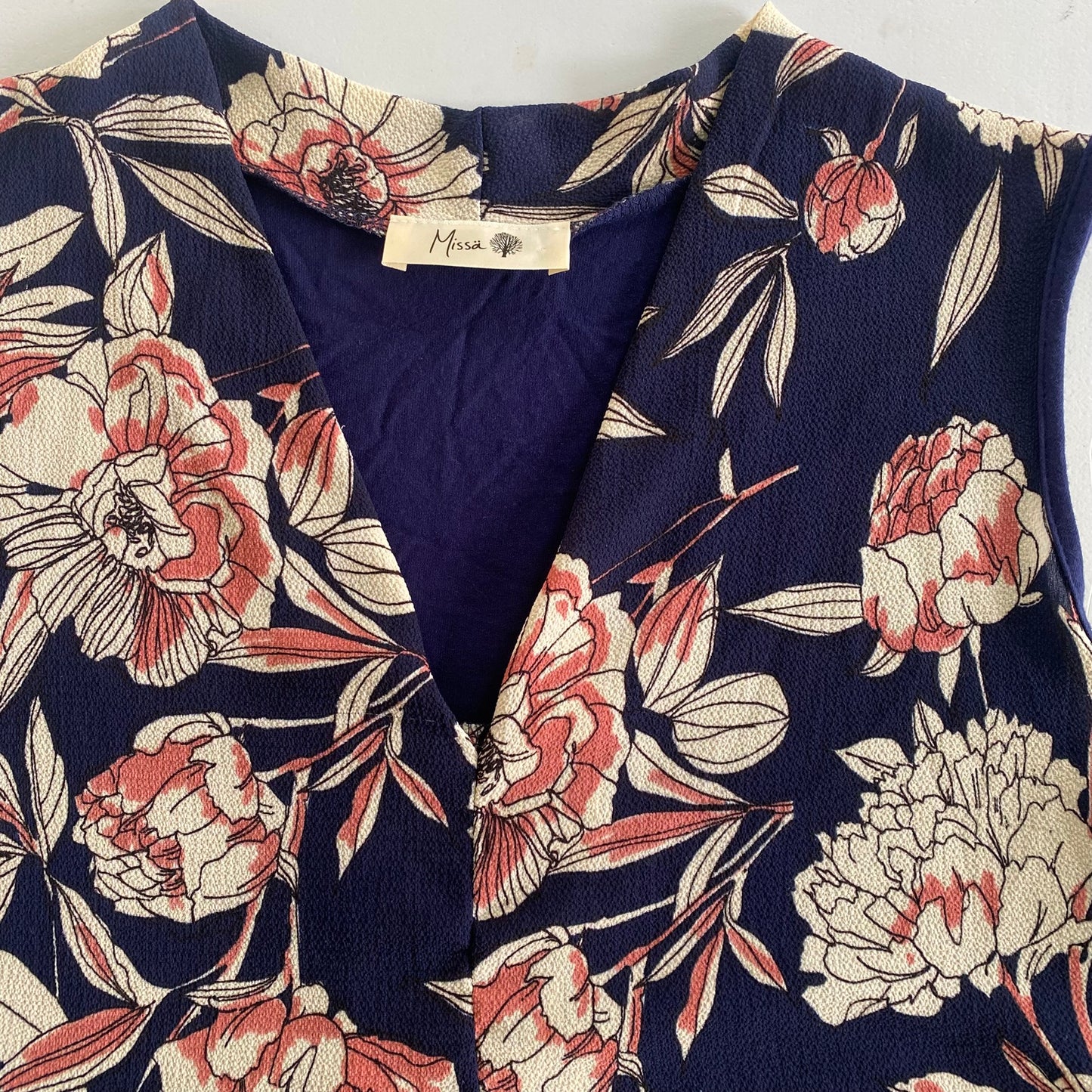 Floral Sleeveless Top – Navy & Coral – Lightweight & Stylish – Size L (Missa) close up