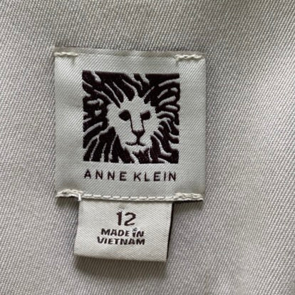 Tailored Beige Blazer – Classic Two-Button Style – Size 8 (Anne Klein) garment tag