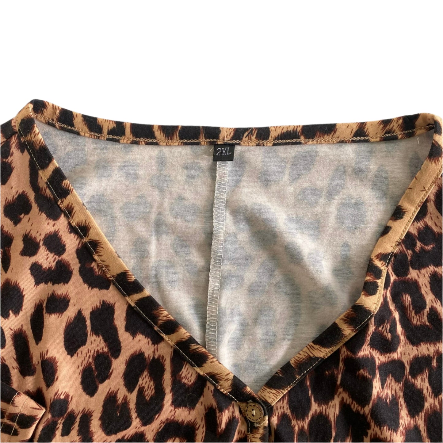 Leopard Print V-Neck Button-Front Tunic – Size 2XL (Unbranded) neckline close up