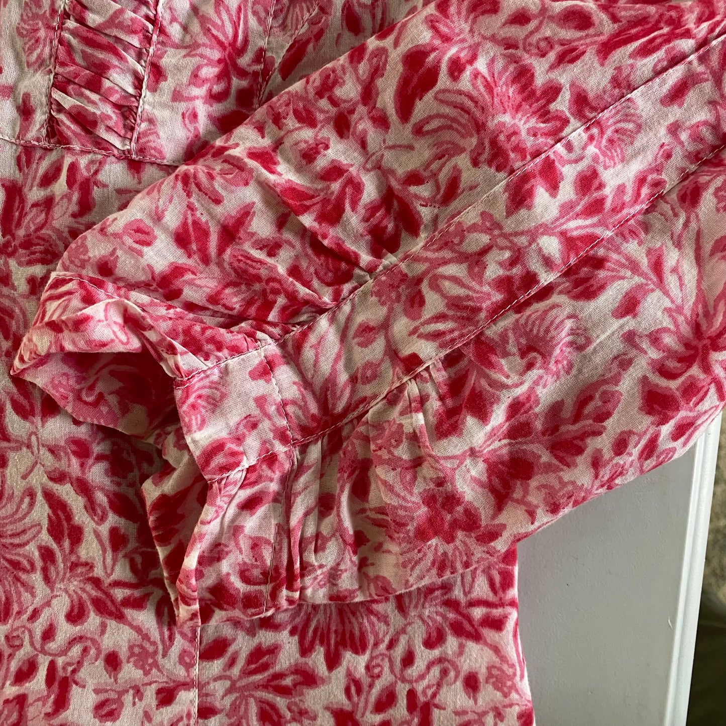 Pink & White Floral Blouse – Button Front – Lightweight Cotton – Size XL (Haggar) sleeve