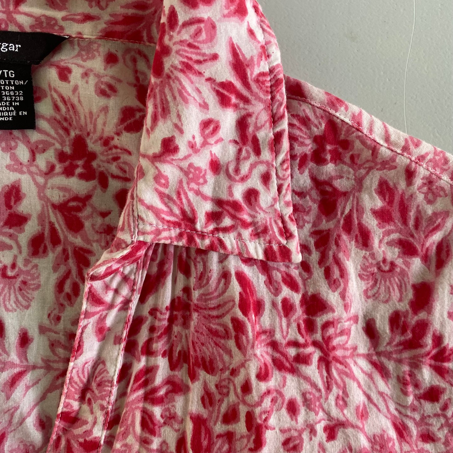 Pink & White Floral Blouse – Button Front – Lightweight Cotton – Size XL (Haggar) collar and neckline
