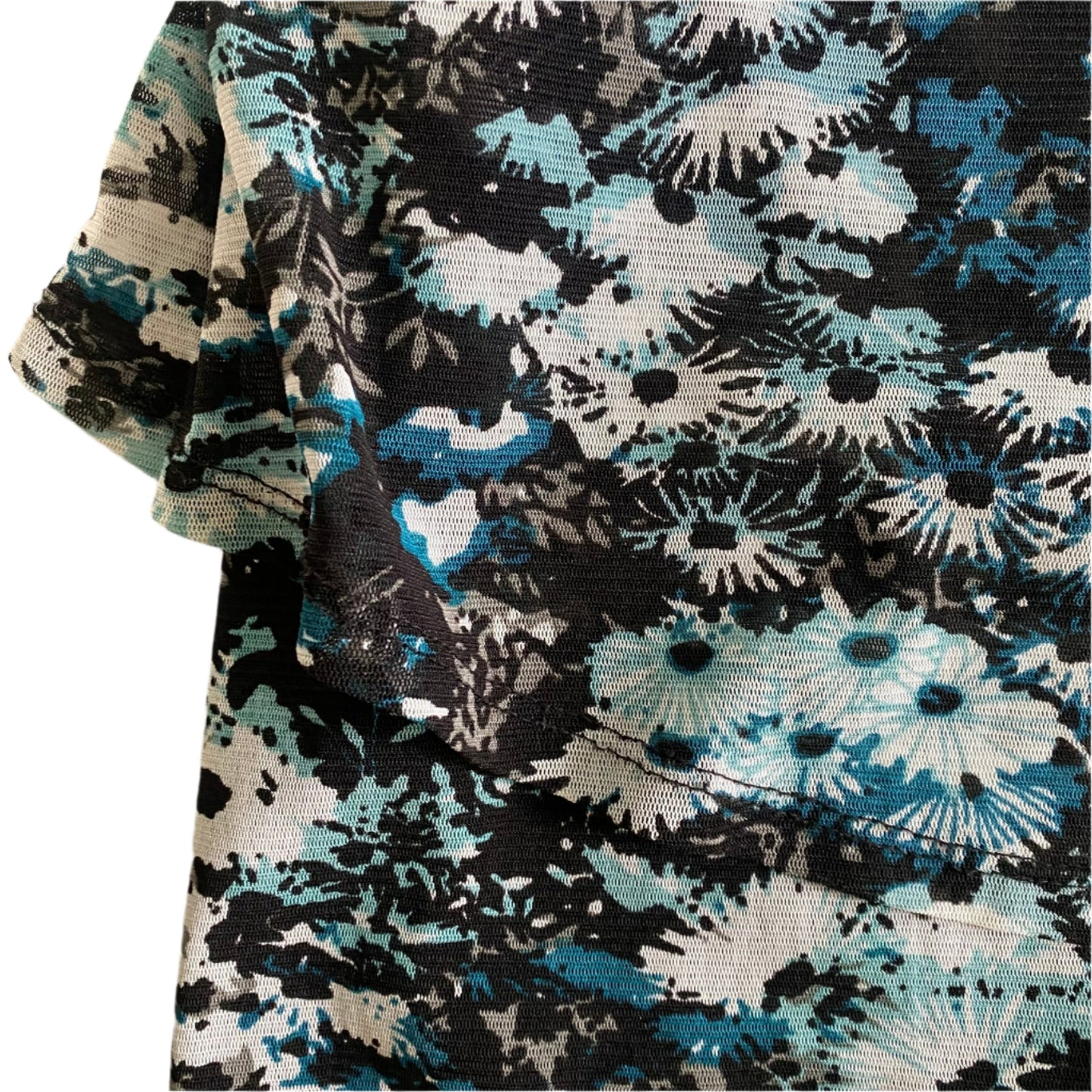 Blue & White Floral Sleeveless Top – Lightweight Nylon – Size XL Petite (Cleo) showing layered pieces