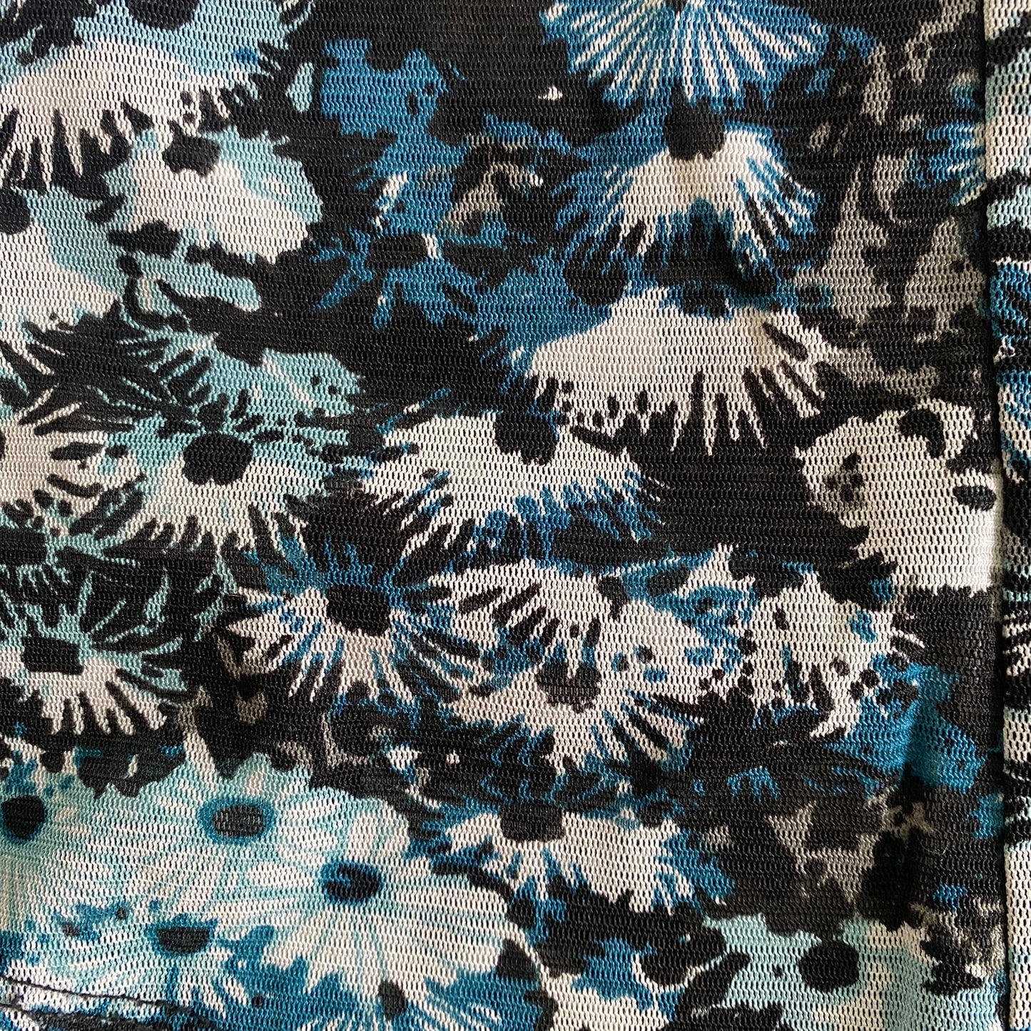 Blue & White Floral Sleeveless Top – Lightweight Nylon – Size XL Petite (Cleo) close up of fabric