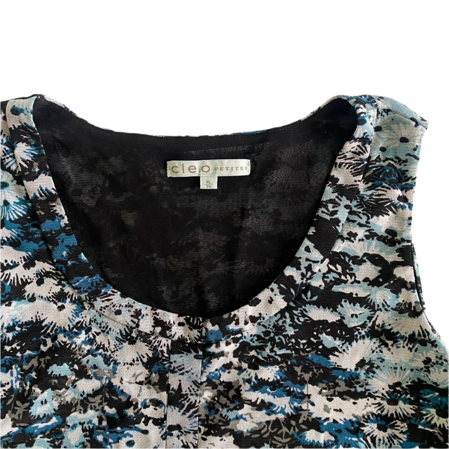 Blue & White Floral Sleeveless Top – Lightweight Nylon – Size XL Petite (Cleo) close up of neckline