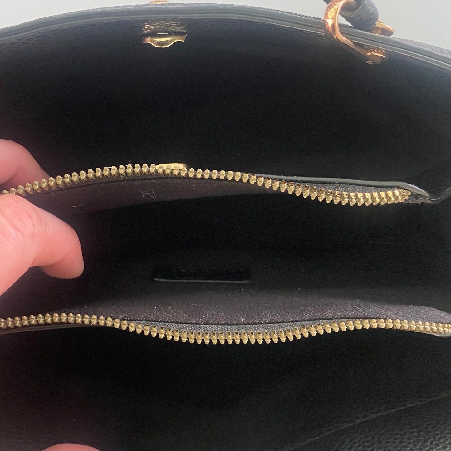 Black Pebbled Tote Purse – Gold Hardware – Dual Handle + Strap (Crosssi) inside pockets