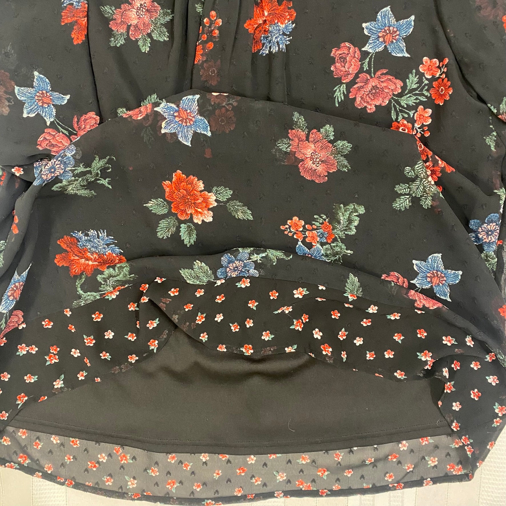 Northern Reflections Women's 3/4 Sleeve Floral Blouse – Black Pattern, Size Large showing lining