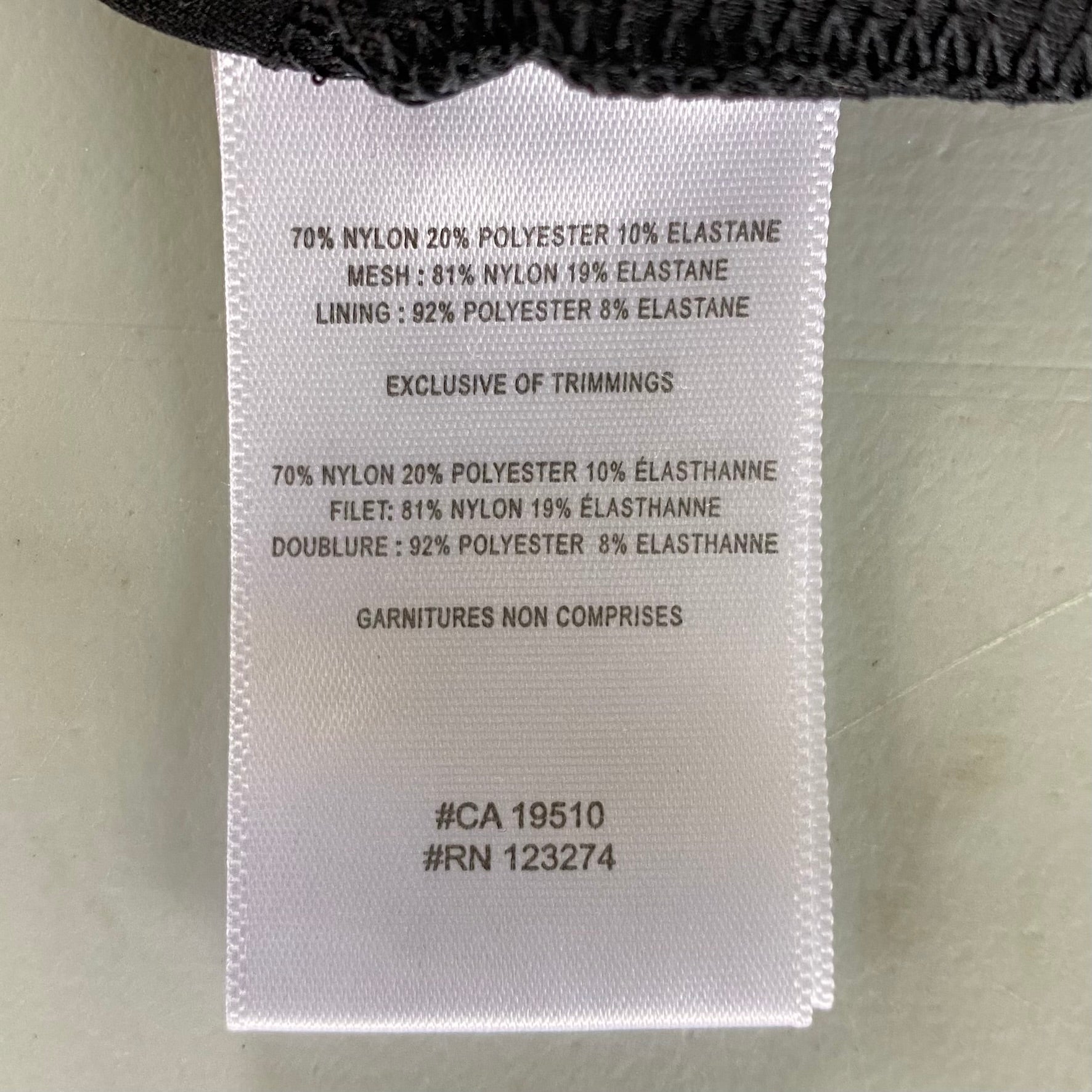 Women's Racerback Sports Bra – Supportive & Moisture-Wicking – Size Large (Lole)garment tag with fabric