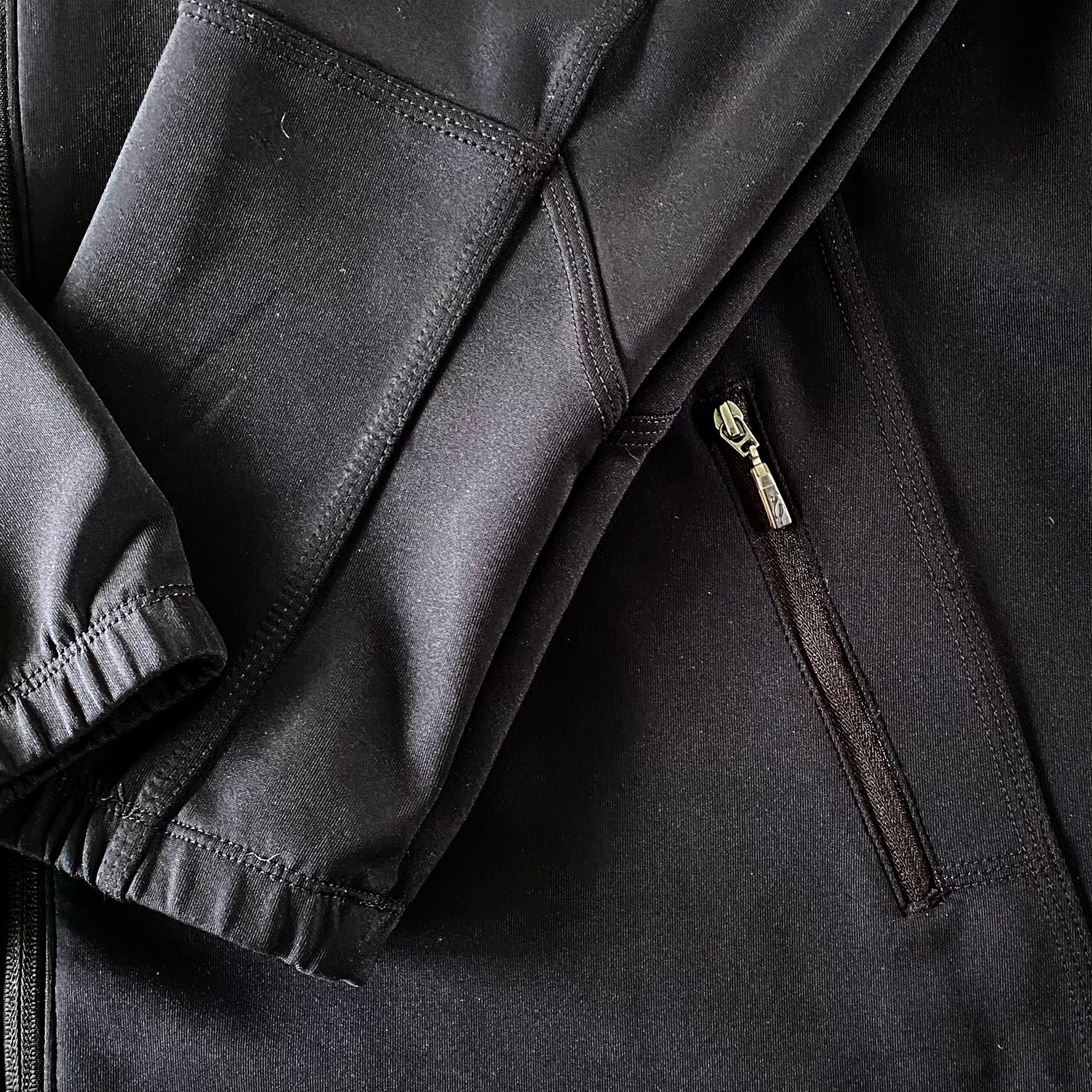 Women's Full-Zip Golf Jacket – Stretchy & Lightweight – Size XL (Nancy Lopez Golf) arm and pocket details