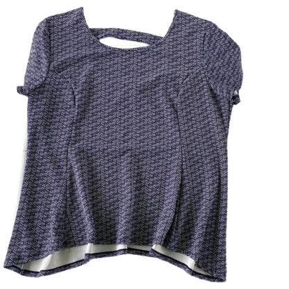 Geometric Print Tunic Top – Short Sleeve, Flowy & Stylish – Size 2XL (Style Therapy)front view