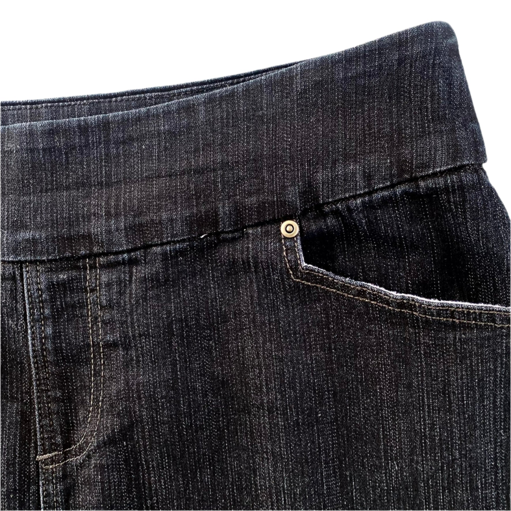 Women’s Dark Wash Stretch Denim Skirt – Size 16 [Jessica] close up view of pocket details