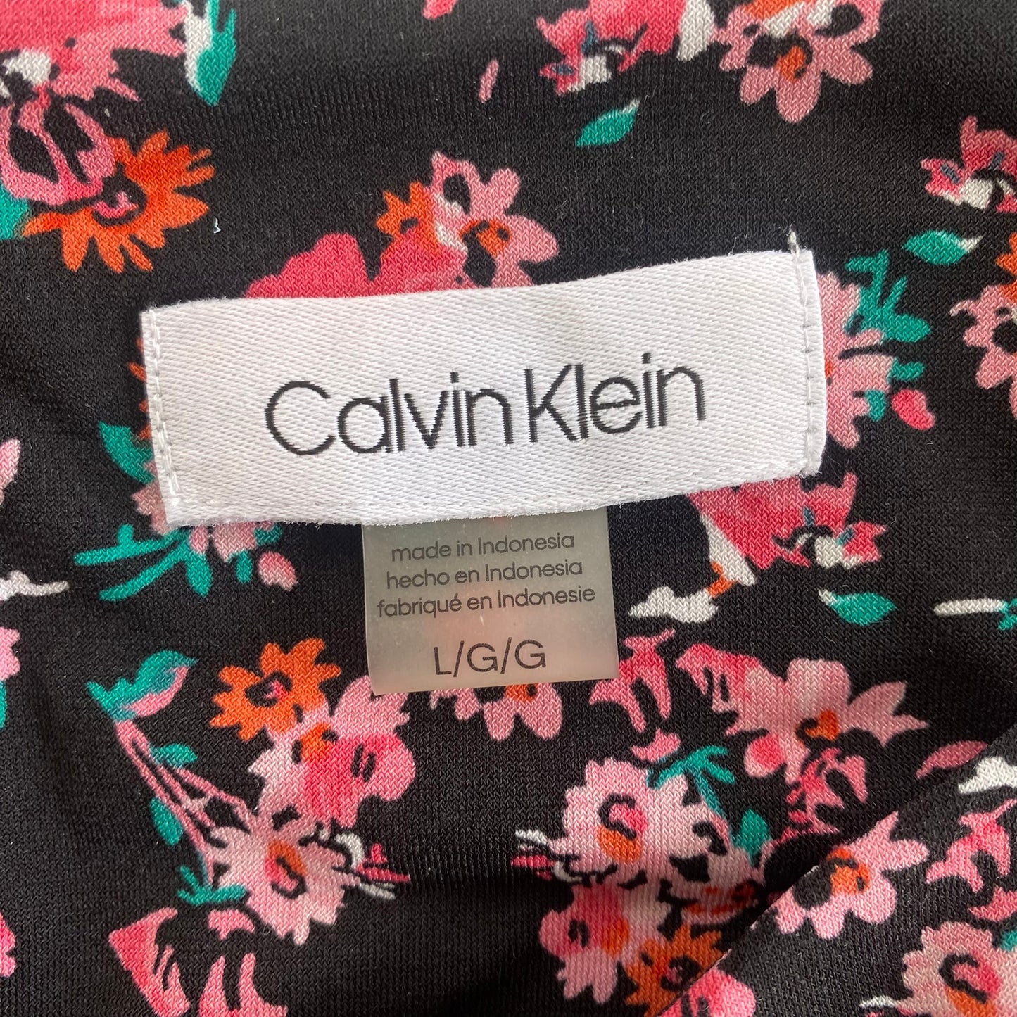 Women’s Sleeveless Floral Pleated Blouse – Size Large [Calvin Klein] showing gament tag