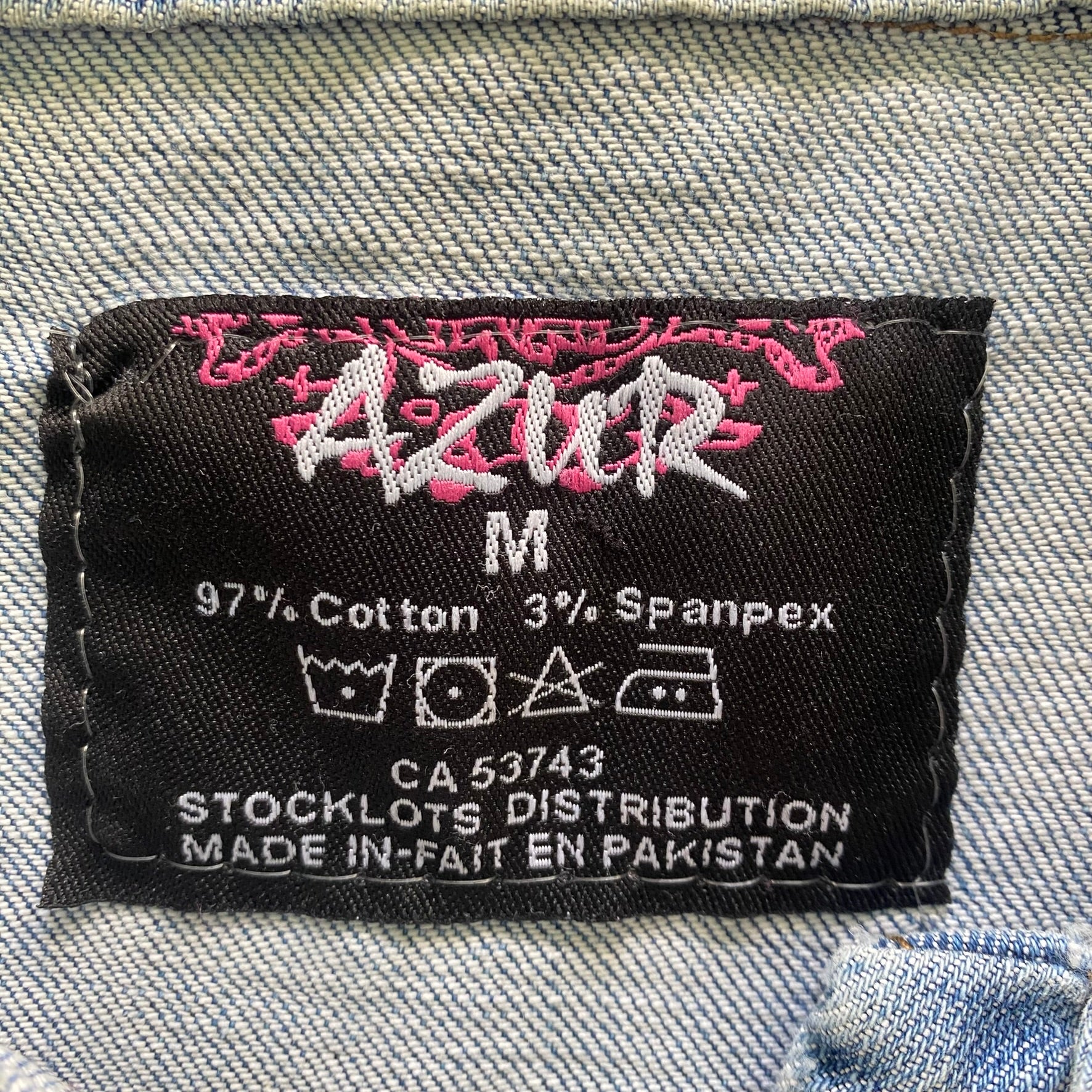 Women's Light Wash Denim Jacket – Fitted & Stretchy – Size Medium (Azur) garment label