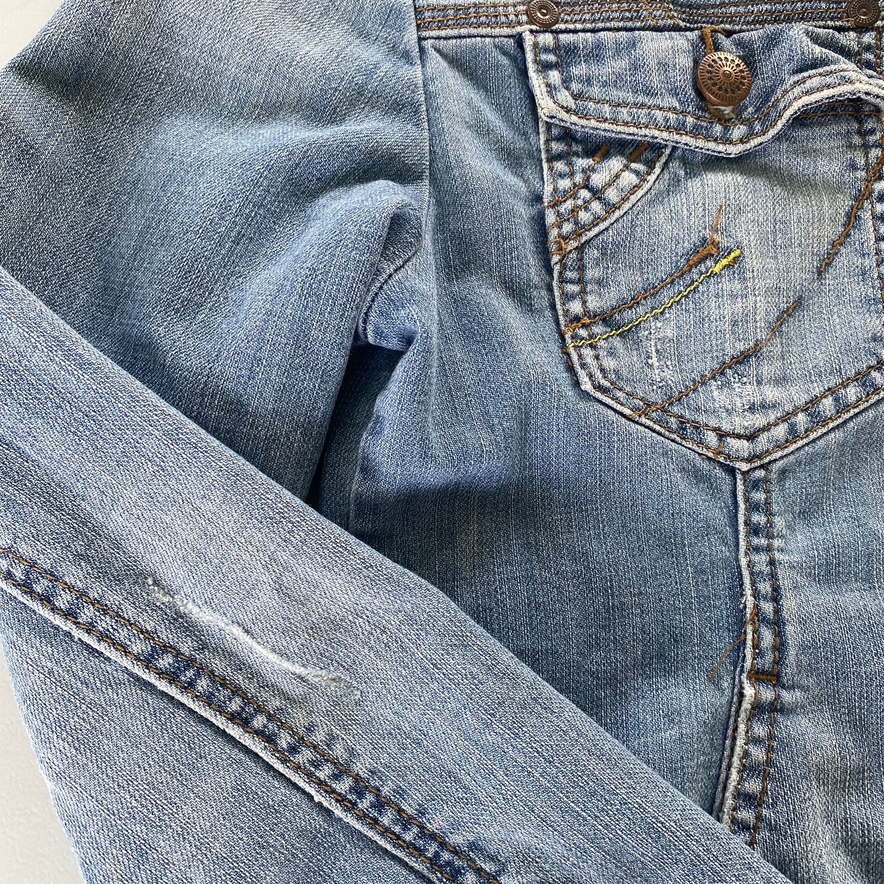 Women's Light Wash Denim Jacket – Fitted & Stretchy – Size Medium (Azur) showing distress on sleeve