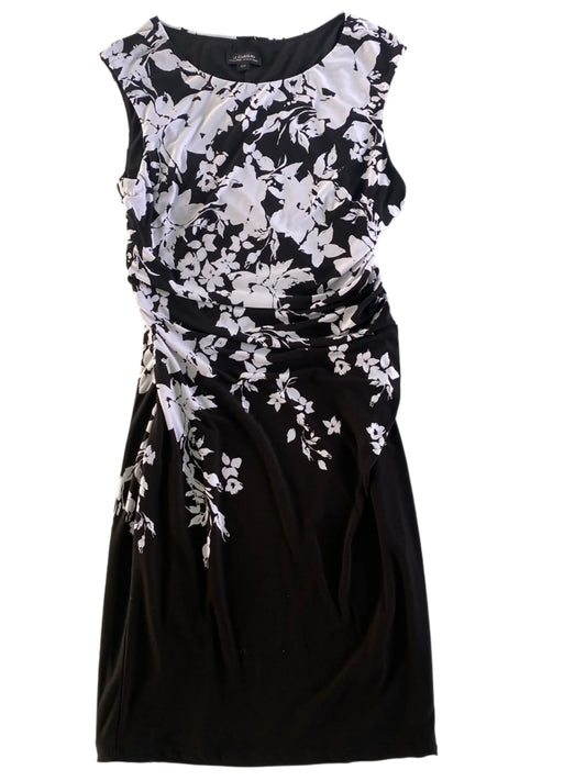 Floral Print Sleeveless Dress – Ruched Waist – Made in Canada – Size M (Le Château) front flat lay
