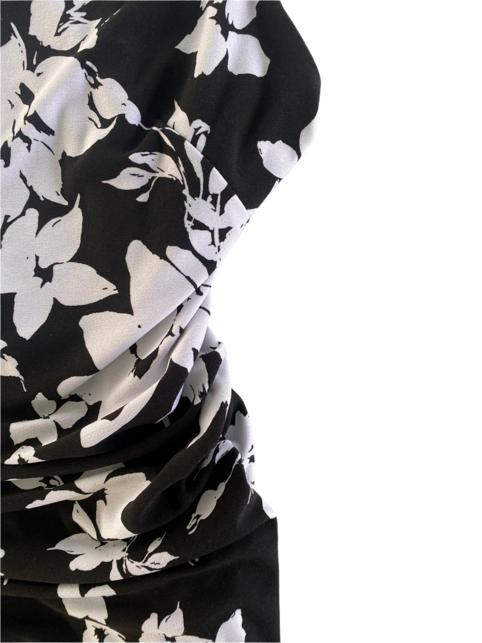 Floral Print Sleeveless Dress – Ruched Waist – Made in Canada – Size M (Le Château) front detail rushed waistline