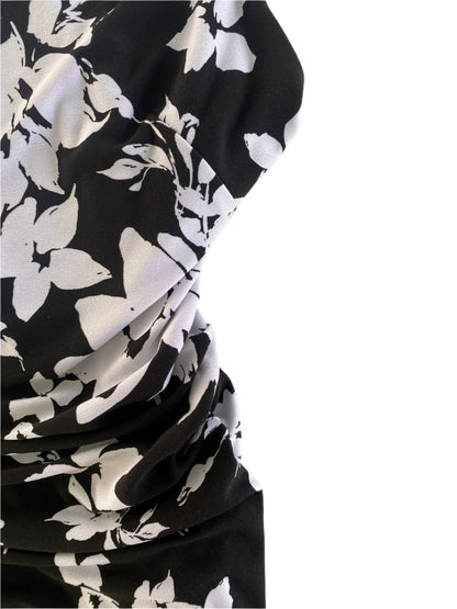 Floral Print Sleeveless Dress – Ruched Waist – Made in Canada – Size M (Le Château) front detail rushed waistline
