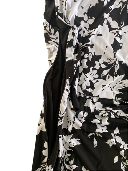 Floral Print Sleeveless Dress – Ruched Waist – Made in Canada – Size M (Le Château) side zipper