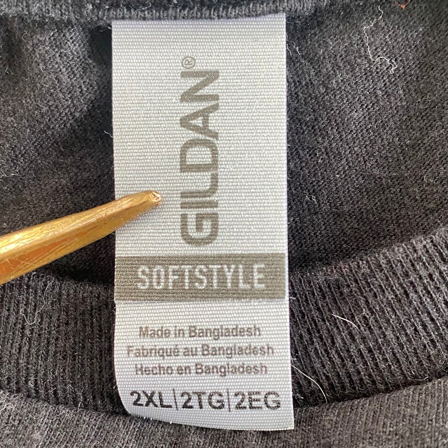 DeWALT Graphic T-Shirt – “Tough in the North” Logo – Softstyle Cotton – Size 2XL (Gildan) garment tag showing size 2xl