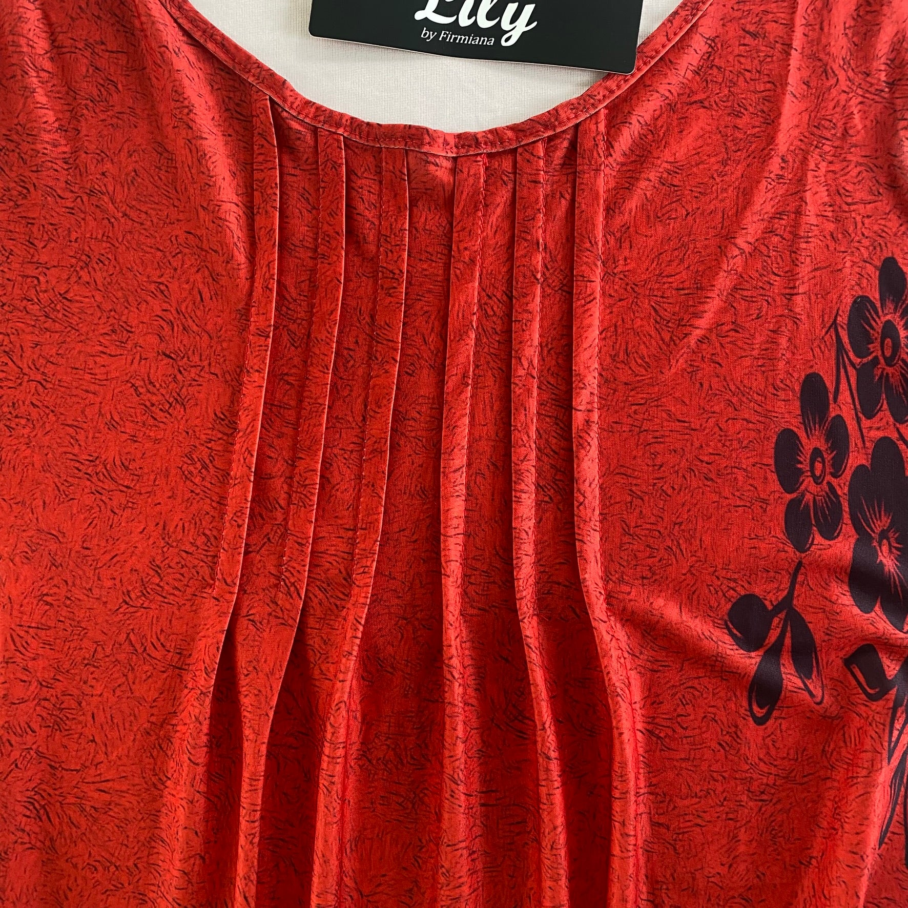 Floral Print Sleeveless Tunic Top – Red & Black – Plus Size 1X (Lily) front detail